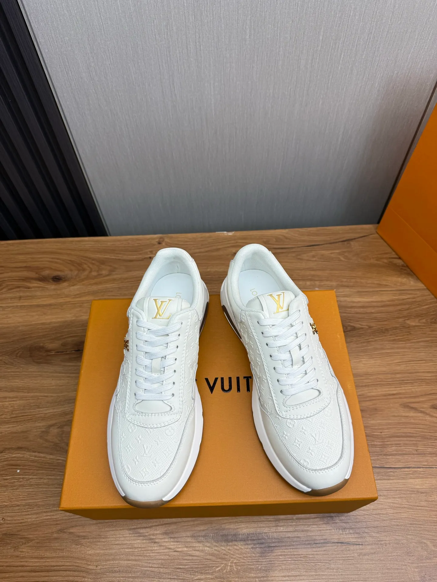 Men's shoes 💰460💰 LOUIS VUITTON [Luden Yiwei] Brand new trendy Lv is on the market 🎁, casual and fashionable men's shoes 👟 Original version shipped 1:1✅ The upper is made of imported brand leather + sheepskin lining, the original wear-resistant rubber outsole, the version is simple and elegant, exclusive for trendy men. 38-44